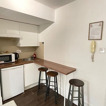 Captivating 1-Bed Apartment In لندن المظهر الخارجي الصورة