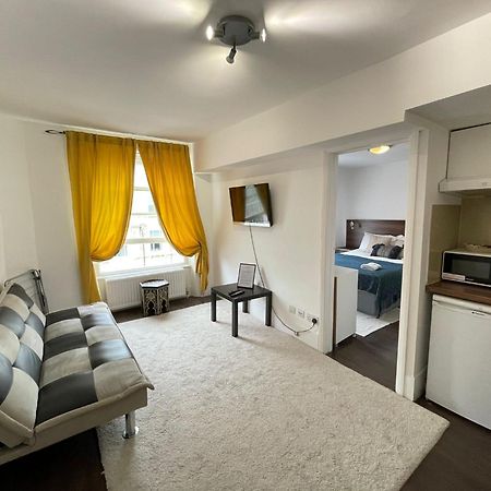 Captivating 1-Bed Apartment In لندن المظهر الخارجي الصورة
