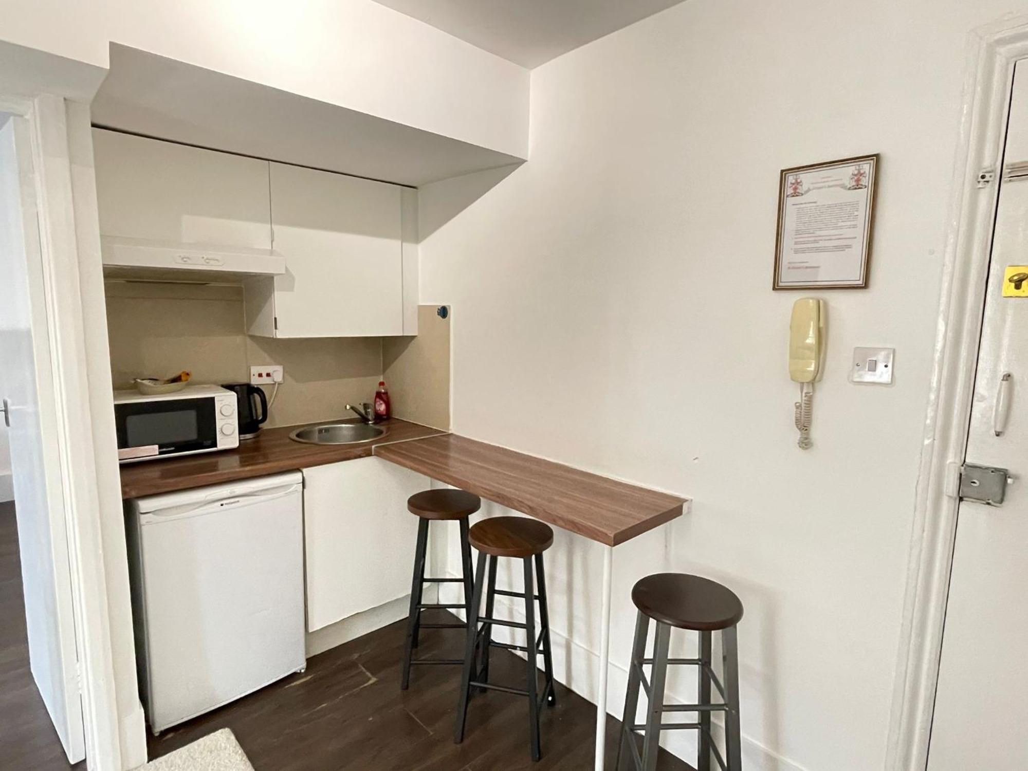 Captivating 1-Bed Apartment In لندن المظهر الخارجي الصورة